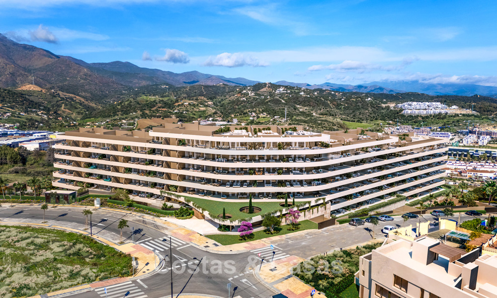Lancement! Appartements innovants sur plan avec vue panoramique sur la mer à vendre près du centre-ville d'Estepona 785253