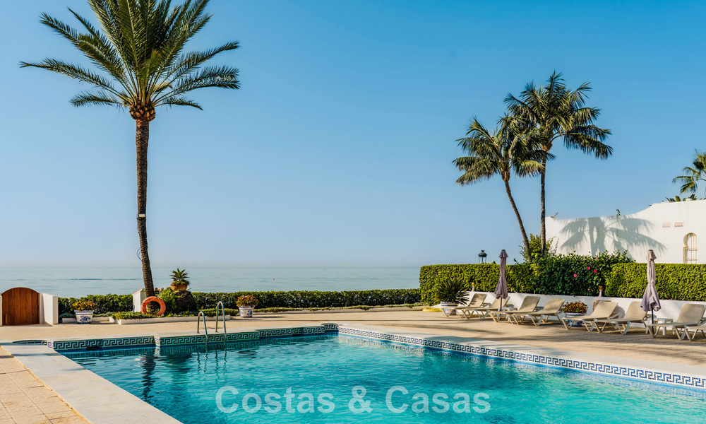Luxueuse propriété en bord de mer avec vue sur la mer, à vendre, sur la plage, sur le prestigieux Golden Mile de Marbella 785331