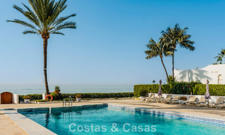 Luxueuse propriété en bord de mer avec vue sur la mer, à vendre, sur la plage, sur le prestigieux Golden Mile de Marbella 785331 