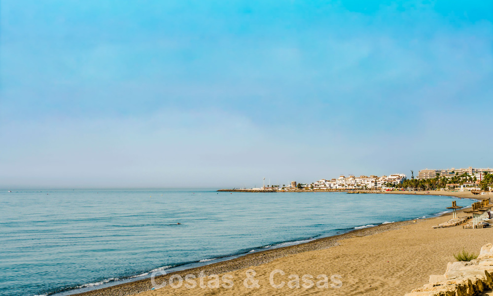 Luxueuse propriété en bord de mer avec vue sur la mer, à vendre, sur la plage, sur le prestigieux Golden Mile de Marbella 785332