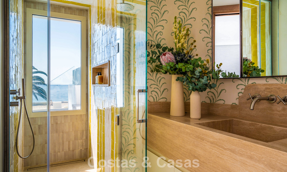Luxueuse propriété en bord de mer avec vue sur la mer, à vendre, sur la plage, sur le prestigieux Golden Mile de Marbella 785345
