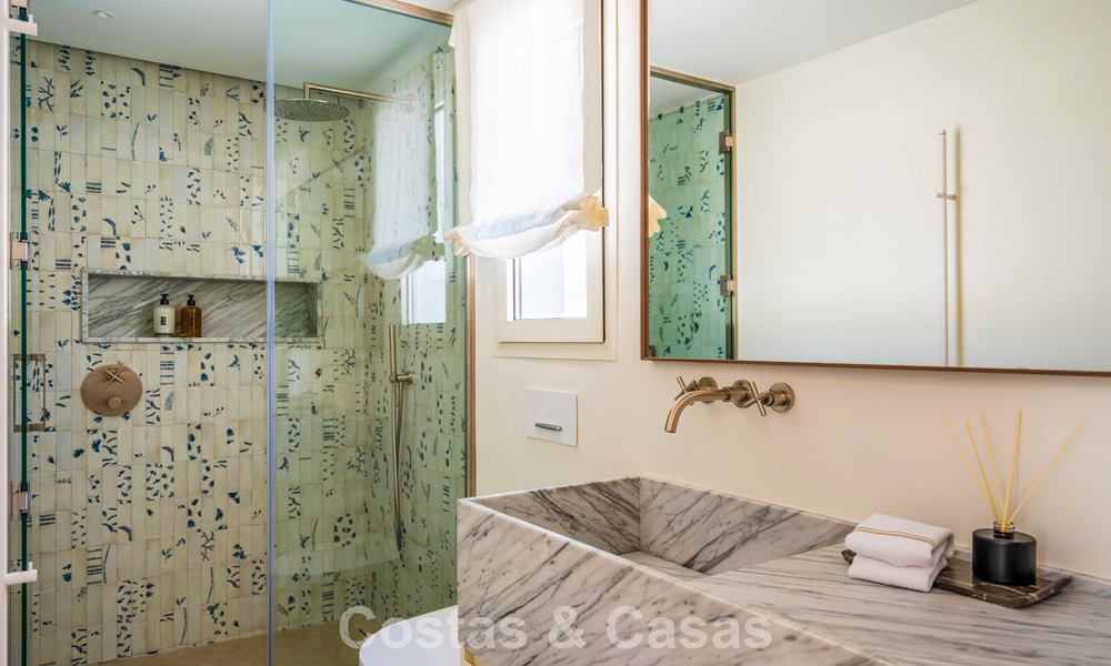 Luxueuse propriété en bord de mer avec vue sur la mer, à vendre, sur la plage, sur le prestigieux Golden Mile de Marbella 785350