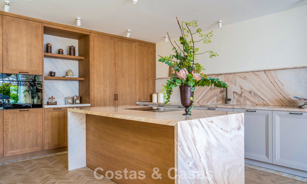 Luxueuse propriété en bord de mer avec vue sur la mer, à vendre, sur la plage, sur le prestigieux Golden Mile de Marbella 785357