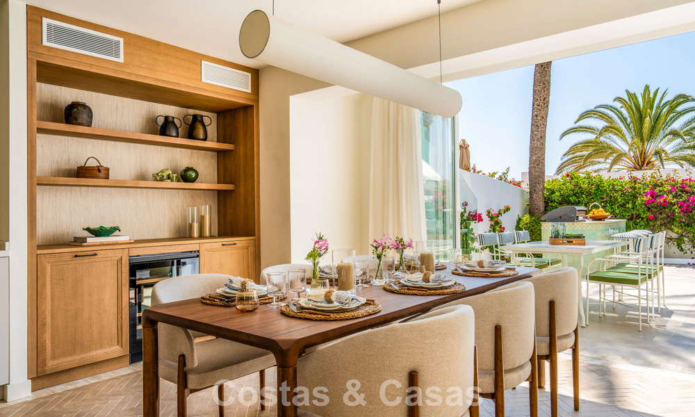 Luxueuse propriété en bord de mer avec vue sur la mer, à vendre, sur la plage, sur le prestigieux Golden Mile de Marbella 785358