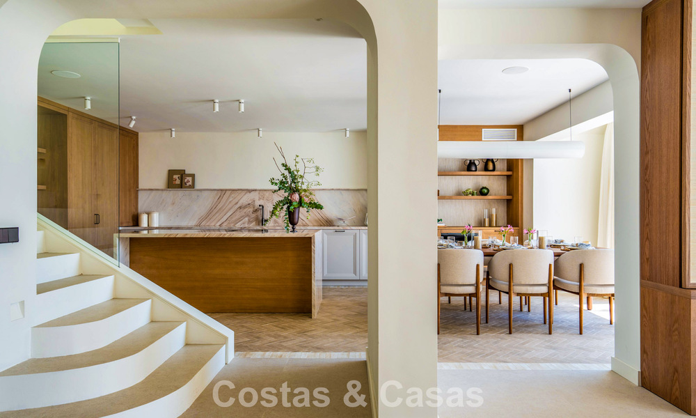 Luxueuse propriété en bord de mer avec vue sur la mer, à vendre, sur la plage, sur le prestigieux Golden Mile de Marbella 785361