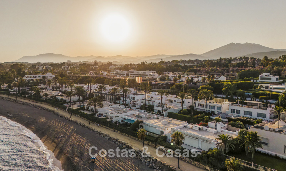 Luxueuse propriété en bord de mer avec vue sur la mer, à vendre, sur la plage, sur le prestigieux Golden Mile de Marbella 785364