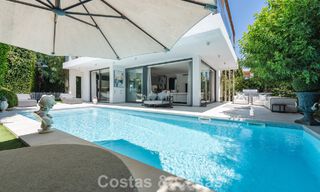 Villa moderniste à vendre dans une résidence privée entourée de verdure, sur le New Golden Mile, entre Marbella et Estepona 785368 