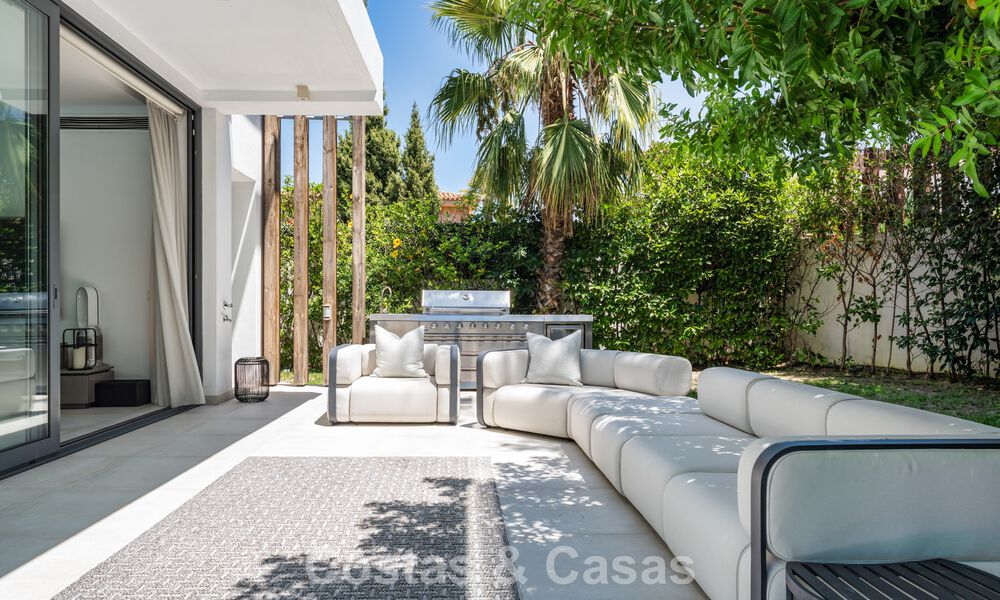 Villa moderniste à vendre dans une résidence privée entourée de verdure, sur le New Golden Mile, entre Marbella et Estepona 785369