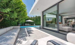 Villa moderniste à vendre dans une résidence privée entourée de verdure, sur le New Golden Mile, entre Marbella et Estepona 785370 