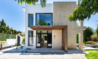 Villa moderniste à vendre dans une résidence privée entourée de verdure, sur le New Golden Mile, entre Marbella et Estepona 785372 