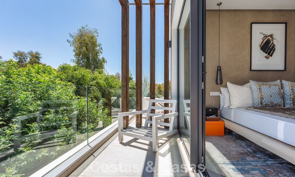 Villa moderniste à vendre dans une résidence privée entourée de verdure, sur le New Golden Mile, entre Marbella et Estepona 785374