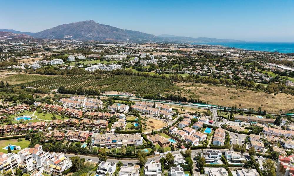 Villa moderniste à vendre dans une résidence privée entourée de verdure, sur le New Golden Mile, entre Marbella et Estepona 785375
