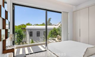 Villa moderniste à vendre dans une résidence privée entourée de verdure, sur le New Golden Mile, entre Marbella et Estepona 785377 