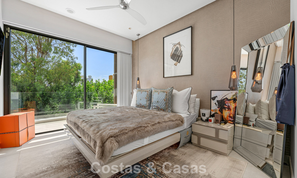Villa moderniste à vendre dans une résidence privée entourée de verdure, sur le New Golden Mile, entre Marbella et Estepona 785382