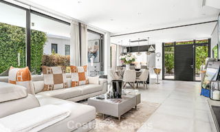 Villa moderniste à vendre dans une résidence privée entourée de verdure, sur le New Golden Mile, entre Marbella et Estepona 785396 