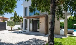 Villa moderniste à vendre dans une résidence privée entourée de verdure, sur le New Golden Mile, entre Marbella et Estepona 785397 