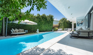 Villa moderniste à vendre dans une résidence privée entourée de verdure, sur le New Golden Mile, entre Marbella et Estepona 785398 