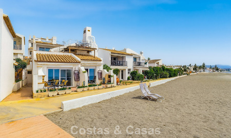 Spacieuse maison de plage, prête à emménager, avec vue sur la mer, à vendre, adjacente à la plage, près d'Estepona 785470