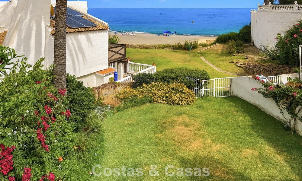 Spacieuse maison de plage, prête à emménager, avec vue sur la mer, à vendre, adjacente à la plage, près d'Estepona 785475