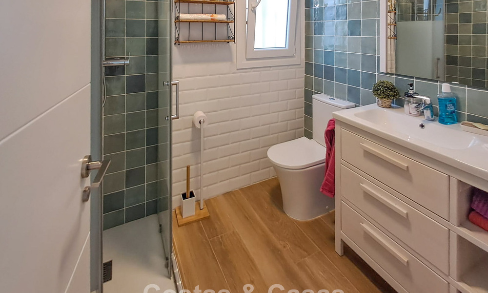 Spacieuse maison de plage, prête à emménager, avec vue sur la mer, à vendre, adjacente à la plage, près d'Estepona 785476