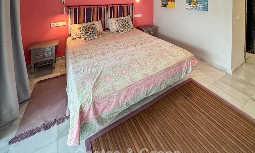 Spacieuse maison de plage, prête à emménager, avec vue sur la mer, à vendre, adjacente à la plage, près d'Estepona 785478