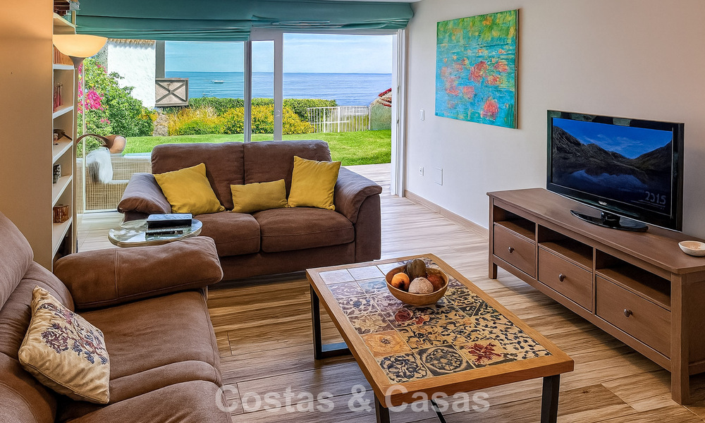 Spacieuse maison de plage, prête à emménager, avec vue sur la mer, à vendre, adjacente à la plage, près d'Estepona 785484