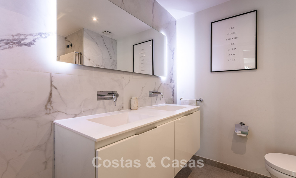 Penthouse moderne de luxe avec un spacieux solarium à vendre, proche des commodités et de la plage à San Pedro, Marbella 785498