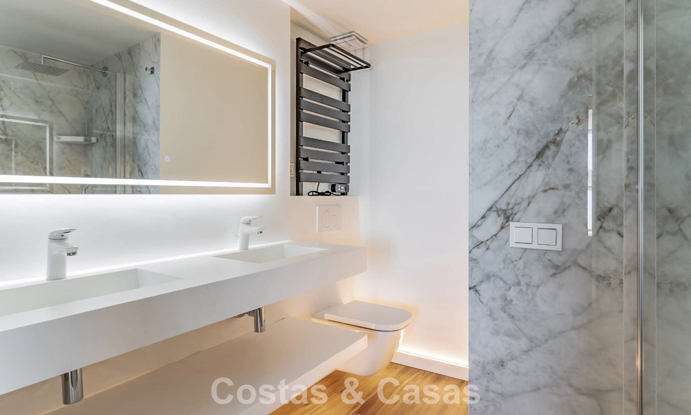 Appartement contemporain rénové de 3 chambres avec vue dégagée sur la mer à vendre à l'est du centre de Marbella 785507