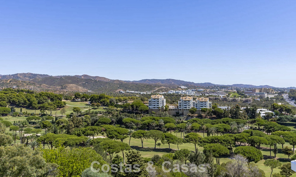 Appartement contemporain rénové de 3 chambres avec vue dégagée sur la mer à vendre à l'est du centre de Marbella 785519