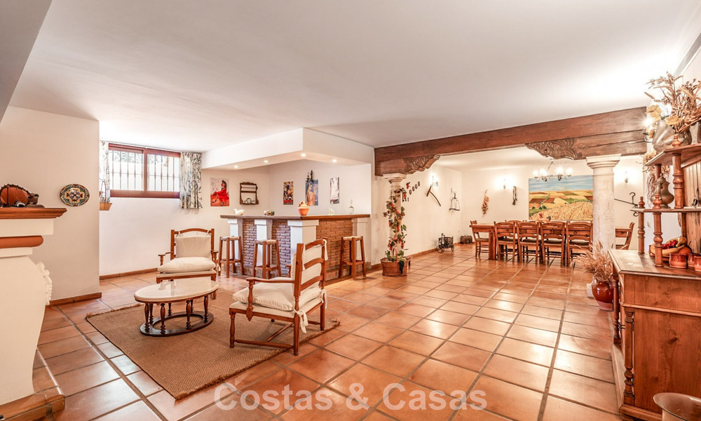 Spacieuse villa espagnole de luxe à vendre dans un quartier résidentiel privé du Golden Mile de Marbella 785674