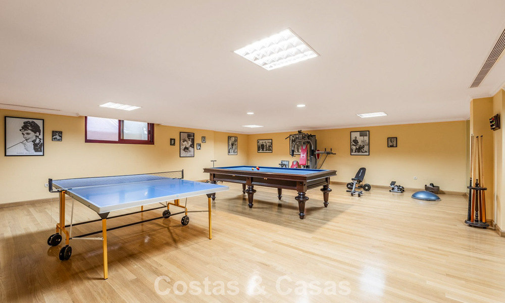 Spacieuse villa espagnole de luxe à vendre dans un quartier résidentiel privé du Golden Mile de Marbella 785676