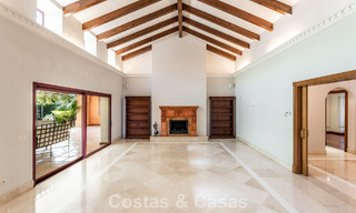 Spacieuse villa espagnole de luxe à vendre dans un quartier résidentiel privé du Golden Mile de Marbella 785683 