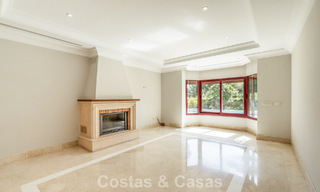 Spacieuse villa espagnole de luxe à vendre dans un quartier résidentiel privé du Golden Mile de Marbella 785684 