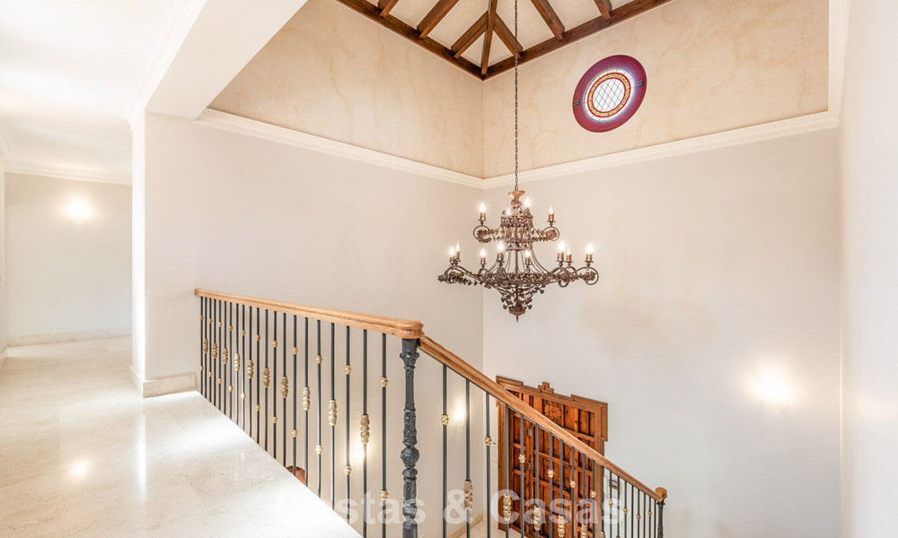 Spacieuse villa espagnole de luxe à vendre dans un quartier résidentiel privé du Golden Mile de Marbella 785685
