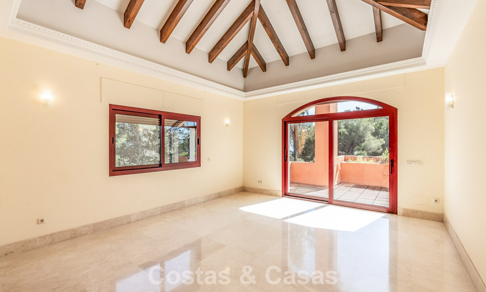 Spacieuse villa espagnole de luxe à vendre dans un quartier résidentiel privé du Golden Mile de Marbella 785686
