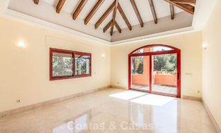 Spacieuse villa espagnole de luxe à vendre dans un quartier résidentiel privé du Golden Mile de Marbella 785686 