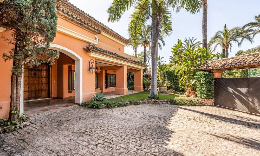 Spacieuse villa espagnole de luxe à vendre dans un quartier résidentiel privé du Golden Mile de Marbella 785688