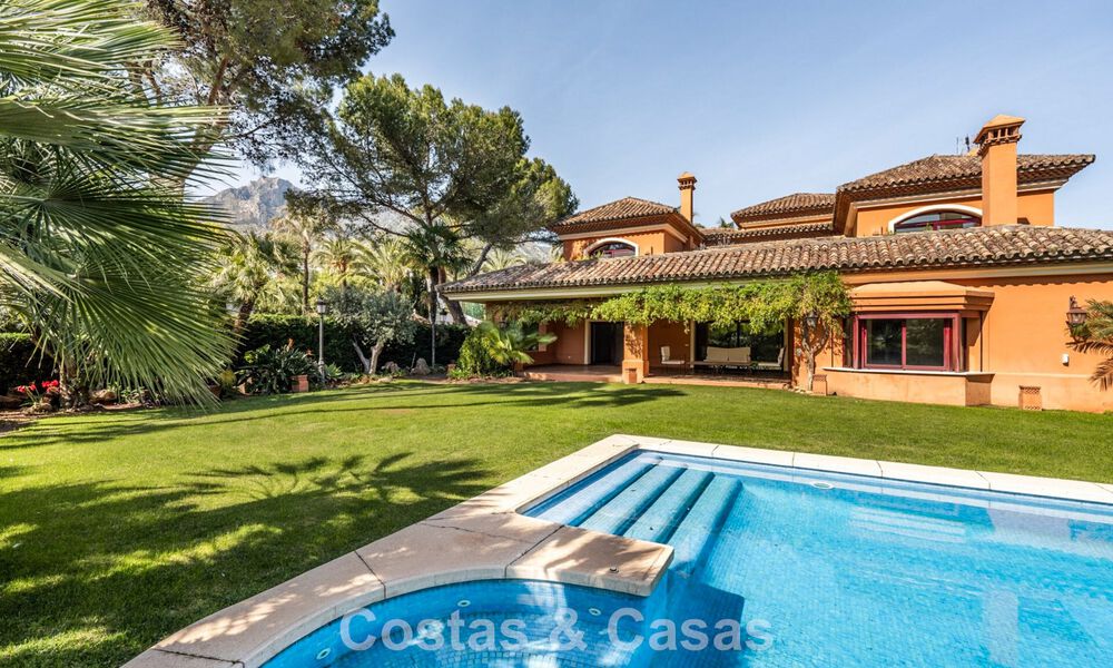 Spacieuse villa espagnole de luxe à vendre dans un quartier résidentiel privé du Golden Mile de Marbella 785692