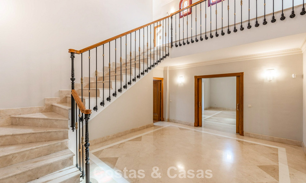 Spacieuse villa espagnole de luxe à vendre dans un quartier résidentiel privé du Golden Mile de Marbella 785694