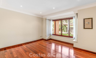 Spacieuse villa espagnole de luxe à vendre dans un quartier résidentiel privé du Golden Mile de Marbella 785696 