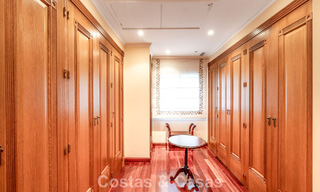 Spacieuse villa espagnole de luxe à vendre dans un quartier résidentiel privé du Golden Mile de Marbella 785697 