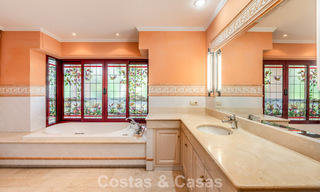 Spacieuse villa espagnole de luxe à vendre dans un quartier résidentiel privé du Golden Mile de Marbella 785698 