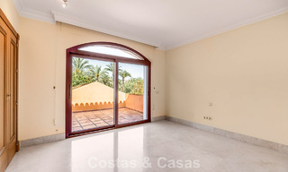 Spacieuse villa espagnole de luxe à vendre dans un quartier résidentiel privé du Golden Mile de Marbella 785699 