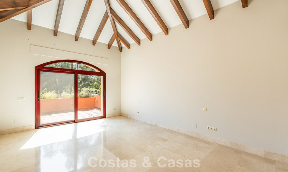 Spacieuse villa espagnole de luxe à vendre dans un quartier résidentiel privé du Golden Mile de Marbella 785701