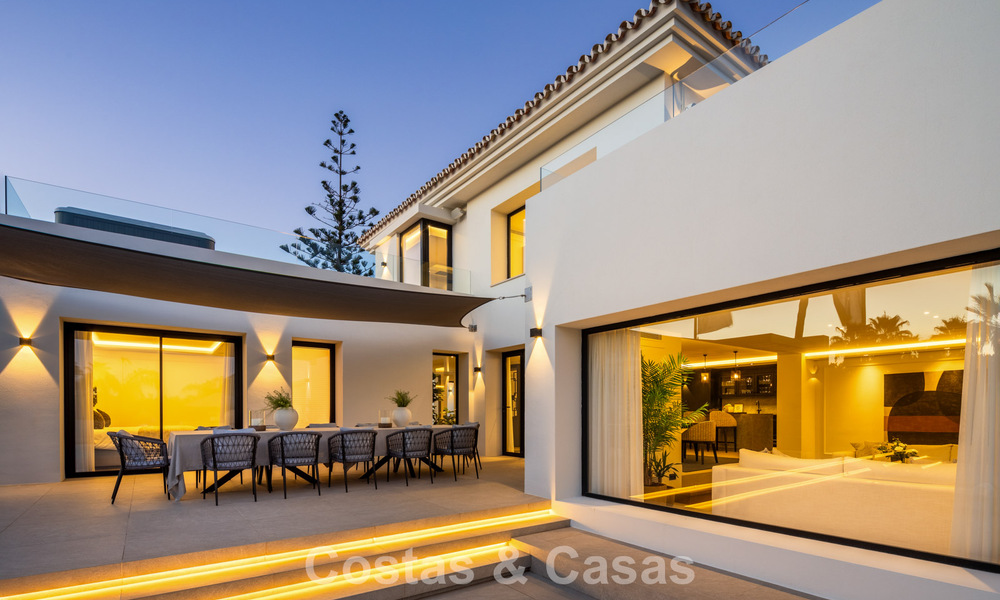 Superbe villa en première ligne de golf à vendre au cœur de Nueva Andalucia, Marbella 785593