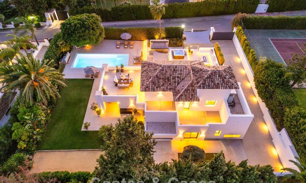 Superbe villa en première ligne de golf à vendre au cœur de Nueva Andalucia, Marbella 785599