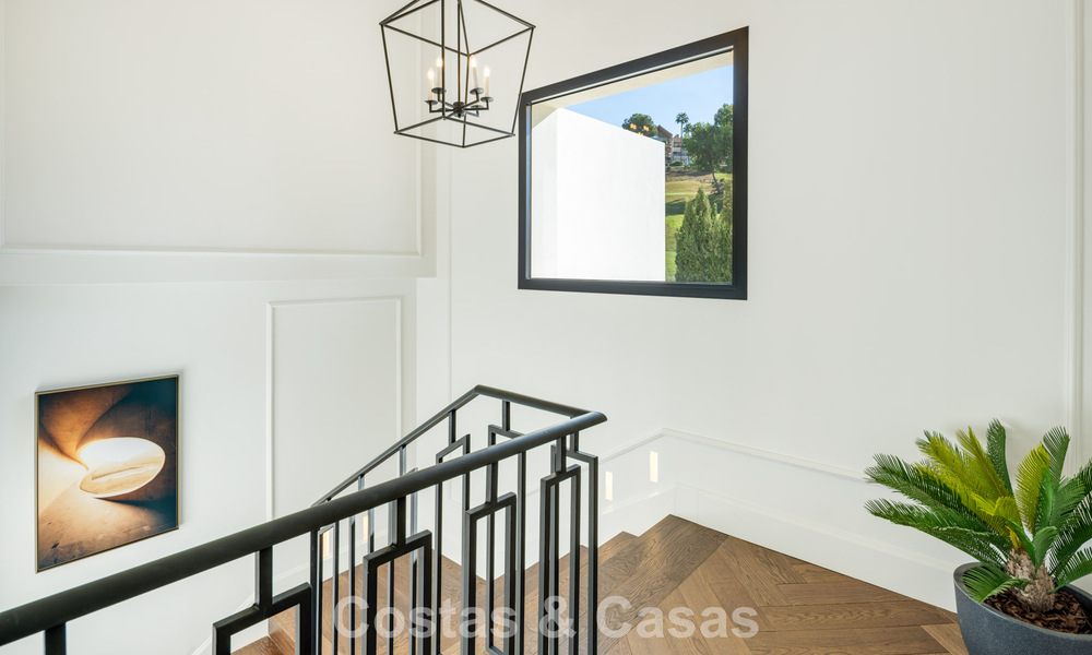 Superbe villa en première ligne de golf à vendre au cœur de Nueva Andalucia, Marbella 785603
