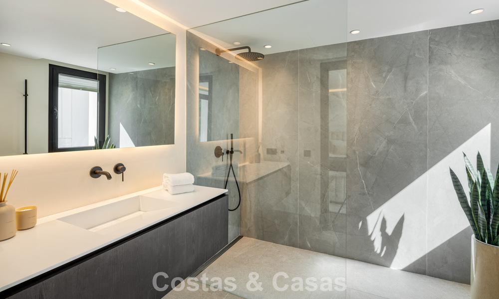 Superbe villa en première ligne de golf à vendre au cœur de Nueva Andalucia, Marbella 785605