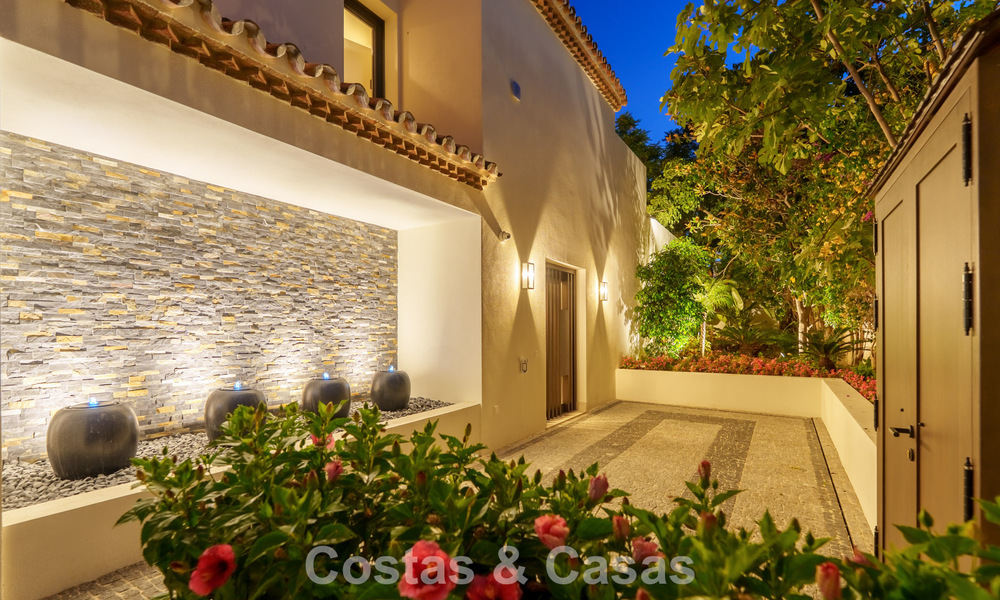 Spacieuse villa de luxe à l'architecture méditerranéenne moderne à vendre sur le Golden Mile de Marbella 785525