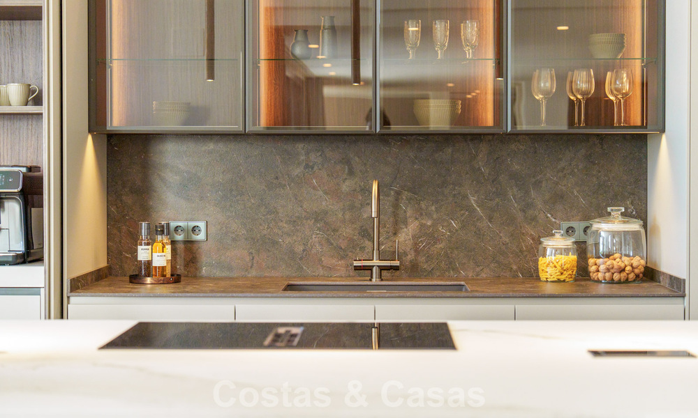 Spacieuse villa de luxe à l'architecture méditerranéenne moderne à vendre sur le Golden Mile de Marbella 785579